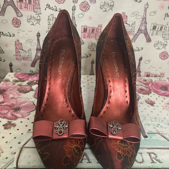 BCBGirls Vintage RARE Women’s Satin Brocade Floral Closed Toe Pumps Size 7 - Picture 13 of 14
